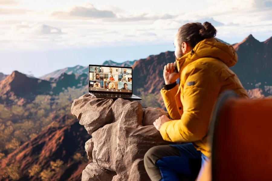 8 Ways Families Far Apart Can Stay Connected During Holidays